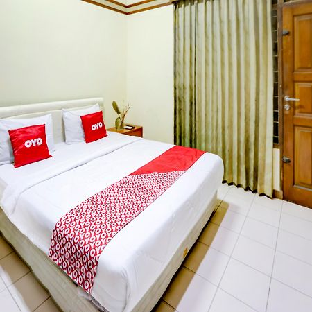 Oyo 90066 Tobana Pejaten House Jakarta Kültér fotó