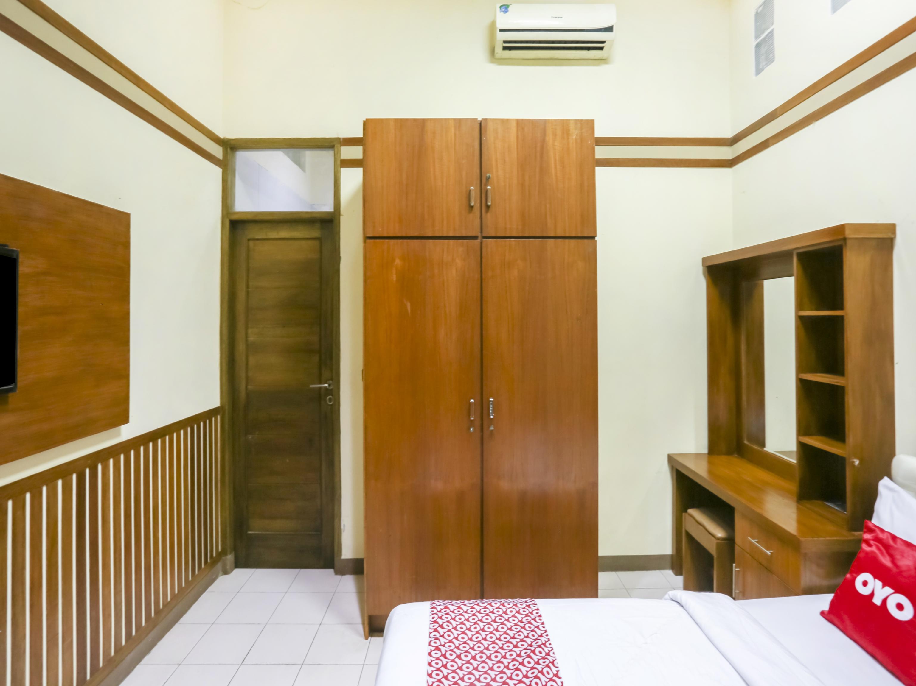 Oyo 90066 Tobana Pejaten House Jakarta Kültér fotó