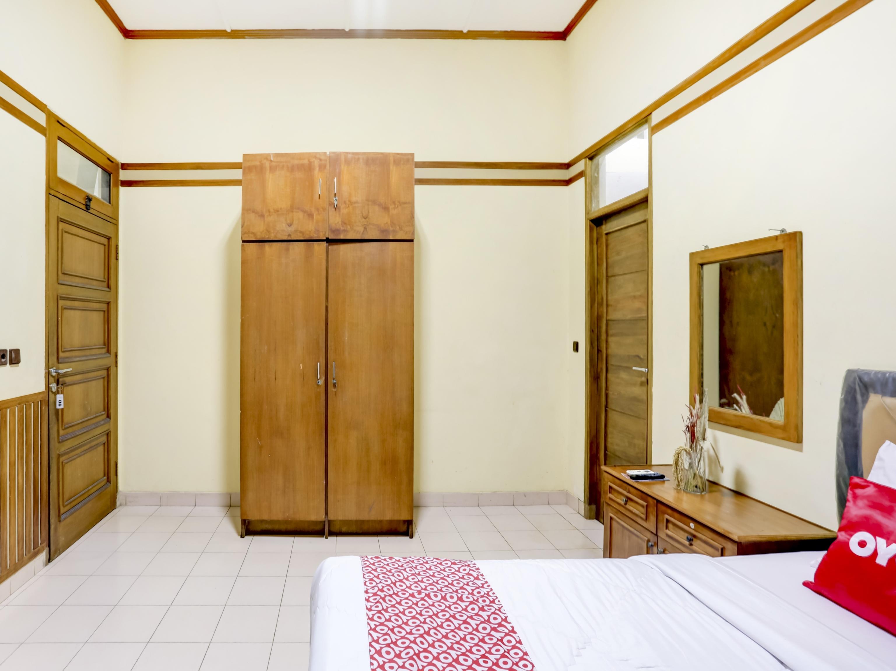 Oyo 90066 Tobana Pejaten House Jakarta Kültér fotó