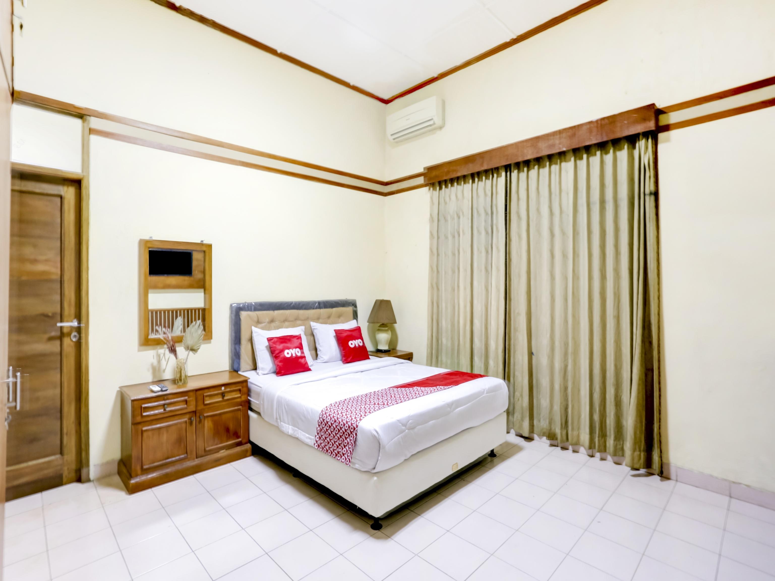 Oyo 90066 Tobana Pejaten House Jakarta Kültér fotó