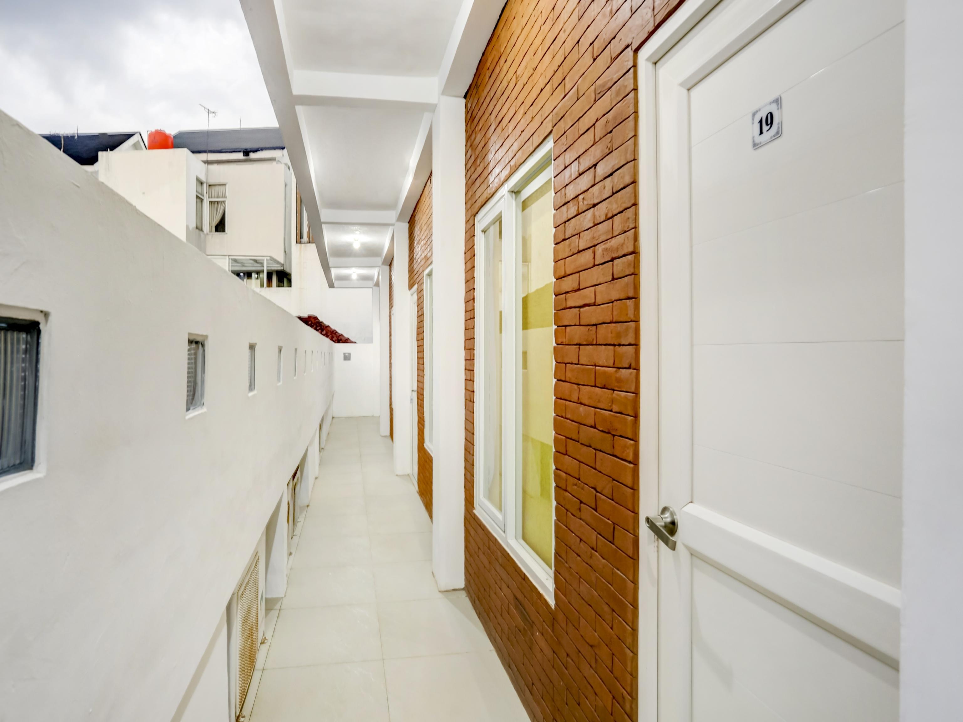 Oyo 90066 Tobana Pejaten House Jakarta Kültér fotó