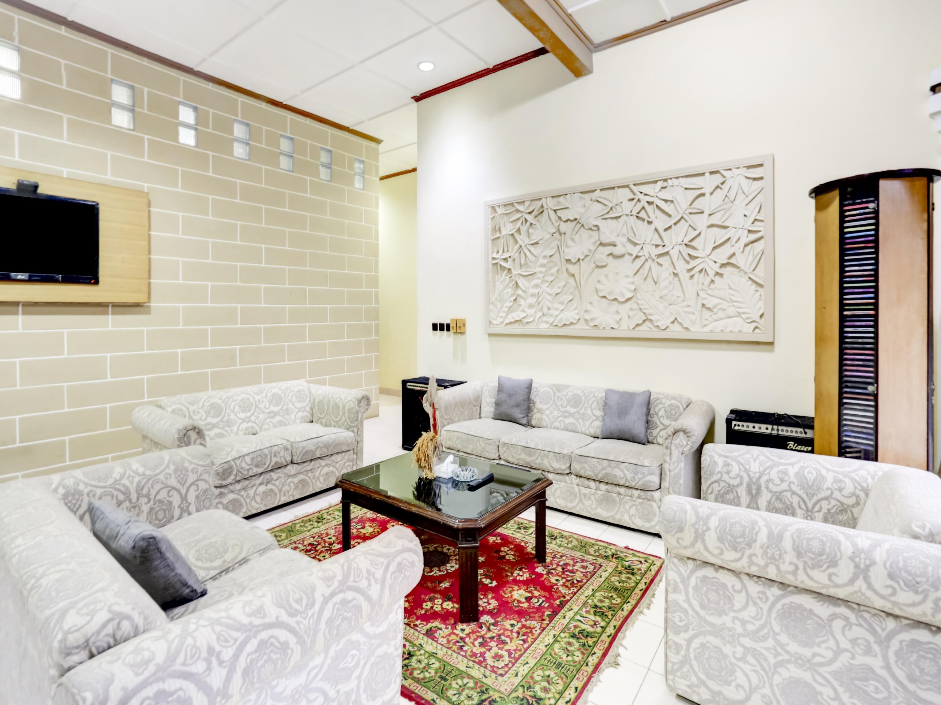 Oyo 90066 Tobana Pejaten House Jakarta Kültér fotó